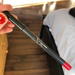 Kylie Cosmetics Boss Lipliner